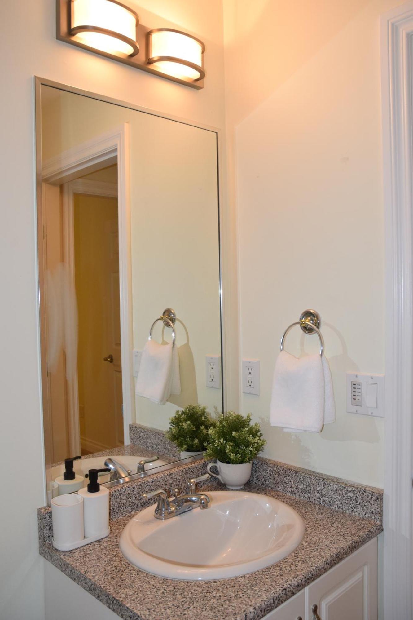 A Private Suite In 포트무디 외부 사진